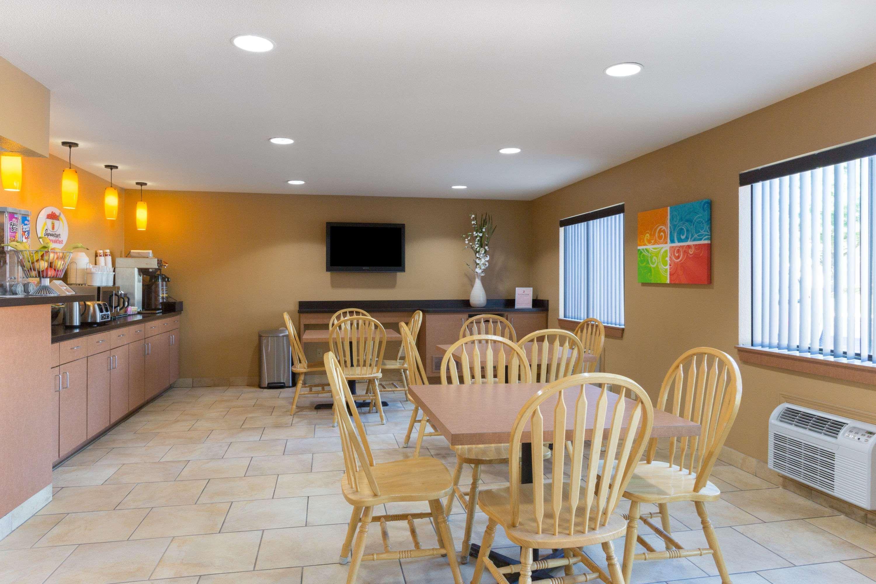 Super 8 By Wyndham Radcliff Ft. Knox Area Exterior foto