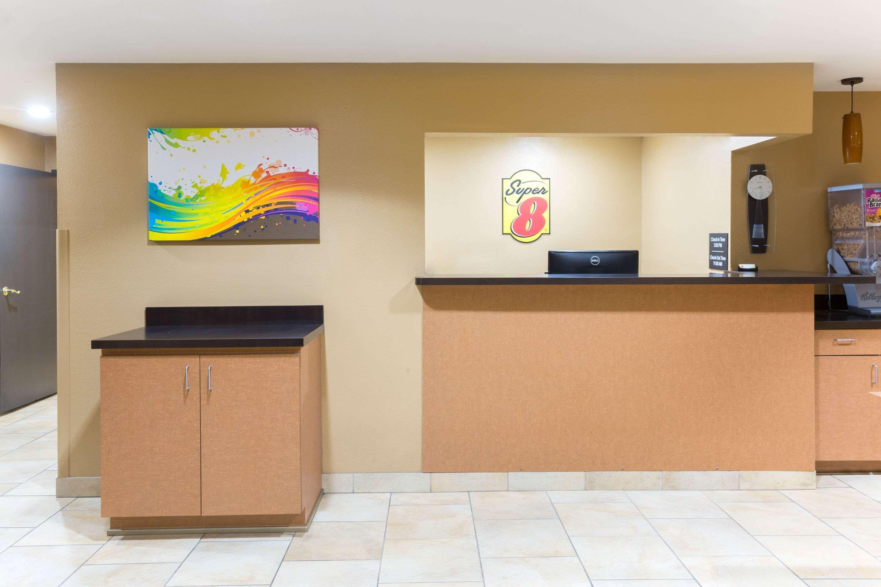 Super 8 By Wyndham Radcliff Ft. Knox Area Exterior foto