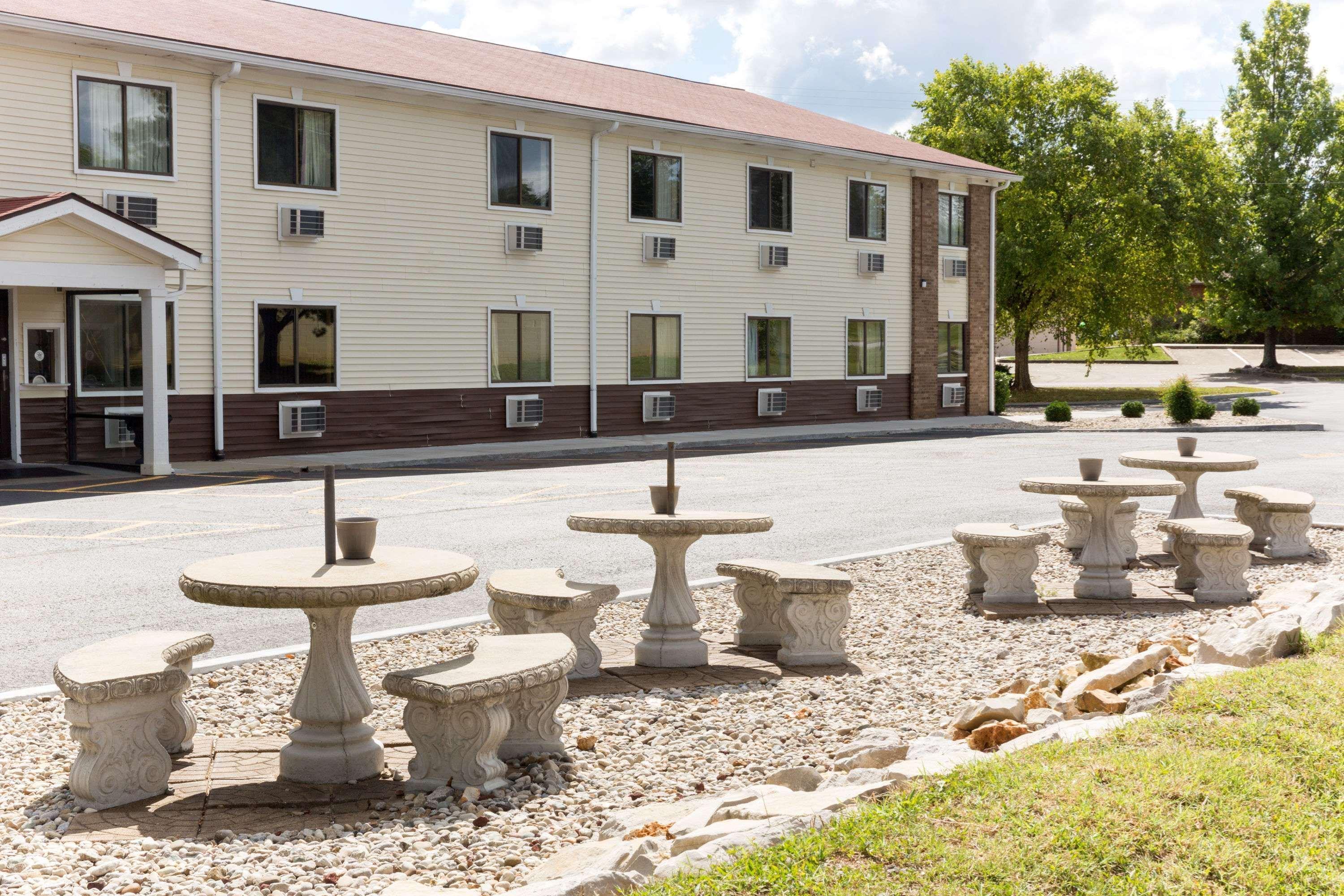 Super 8 By Wyndham Radcliff Ft. Knox Area Exterior foto