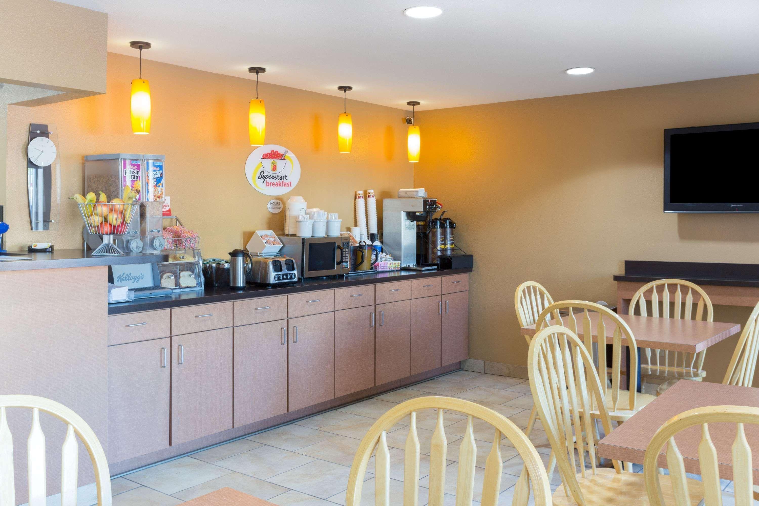 Super 8 By Wyndham Radcliff Ft. Knox Area Exterior foto