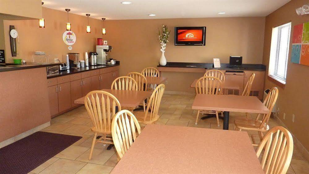 Super 8 By Wyndham Radcliff Ft. Knox Area Exterior foto